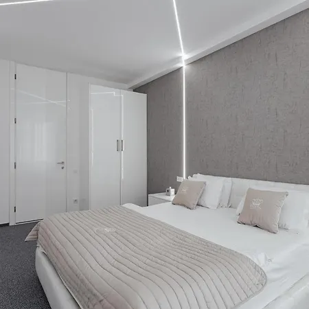Prestige Plaza Apartments Odesa Exterior photo